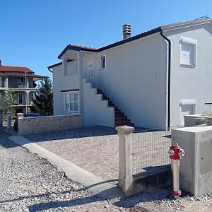 Lara Apartment